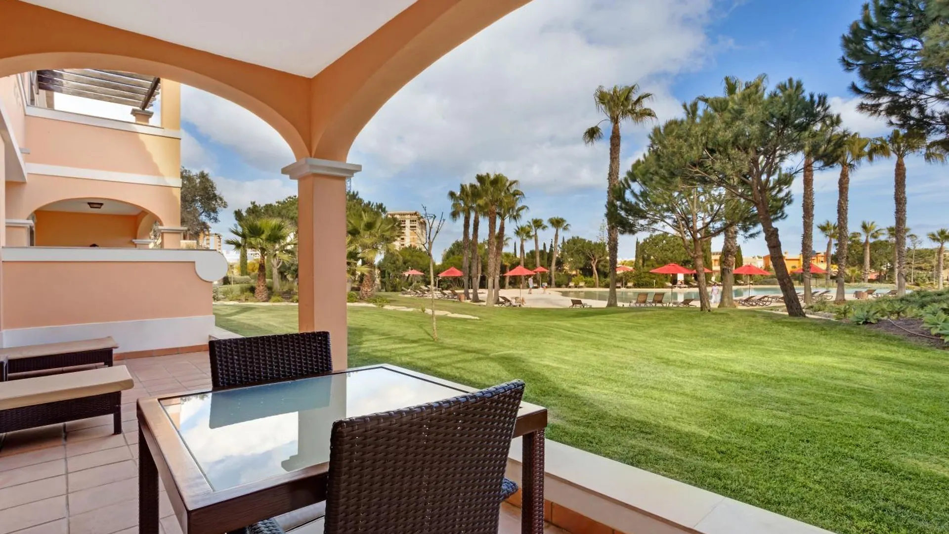 Cascade Wellness Resort Lagos 5*,