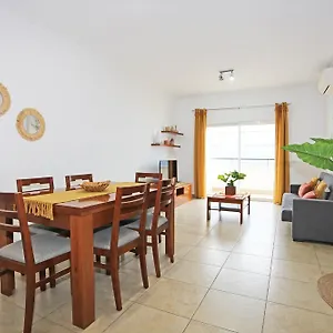 A04 - Large Modern 1 Bed With Pool Apartment